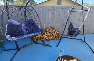 5 Mins from beach and has pool, hot tub, games, pet friendly - Foto 56