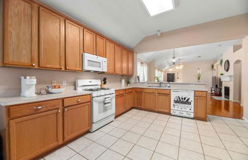 Relaxing 3BR 2BA Oasis - Hot Tub & 5 Beds! - Foto 24