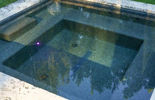 The Garden House Hot Tub Pool and Lush Garden Oasis - Foto 32