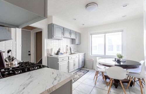 The B&W Haven 5BR Home with yard theater - Foto 4