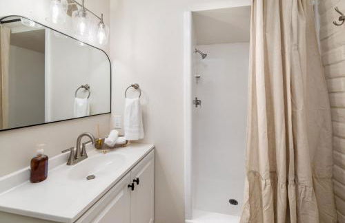 5BR Oasis with Pool, Arcade, Sauna - Photo 12