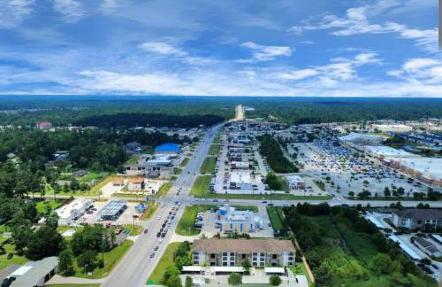 Modern 1BR Retreat Open Layout, Workspace, Views - Foto 25