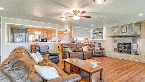 Lakefront Gem with Boat Dock and Fishing Pier in Many - Foto 3