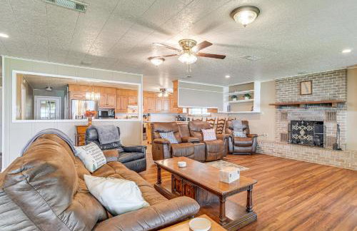 Lakefront Gem with Boat Dock and Fishing Pier in Many - Foto 3