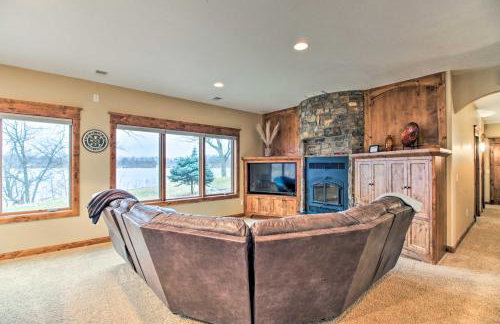 Dock, Hot Tub and Game Room Luxe Lake Latoka Home - Foto 11