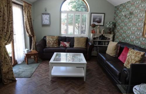 Brook Lodge Country Cottage - Photo 11