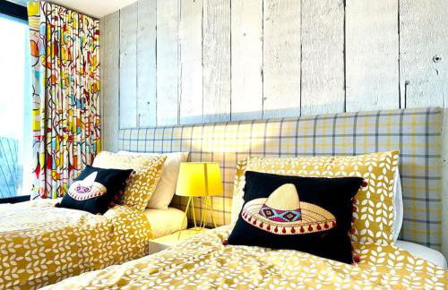 Sea View Ultra Modern 2 bedroom Apartment - 1 Min Walk to the Best Beach! - Great Location - FREE Parking - Fast WiFi - Smart TV - sleeps up to 4! Close to Purbeck, Corfe Castle, Sandbanks, Poole & Bournemouth - Foto 19