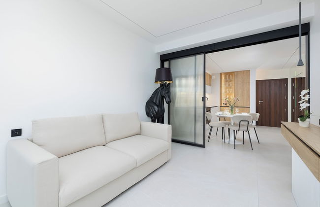 Beachside Apartment by Renters - Photo 13