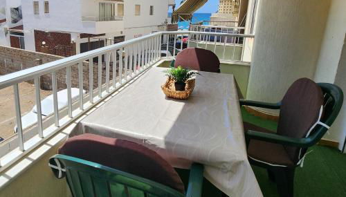 Seaview Terrace, Beachfront Bliss & Towncenter - Terraza con vistas al mar, a pie de playa y céntrico - Photo 3