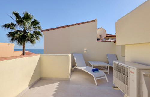 Luxury modern beachfront 3 bed gated community townhouse with pool, sun terrace, sea views close to all amenities - Photo 24