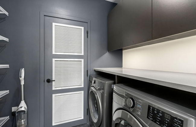 New! Modern Scandinavian Loft in Old Town Square - Photo 31