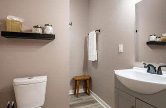 Modern & Stylish - Mins to Downtown - Family Friendly - Photo 25