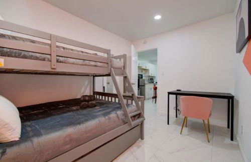 Heart of Houston - 8-BD 4-BA with Yard - Photo 19