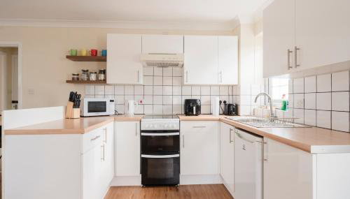 Ely Stays Flat 1 - Photo 4, stove, toaster