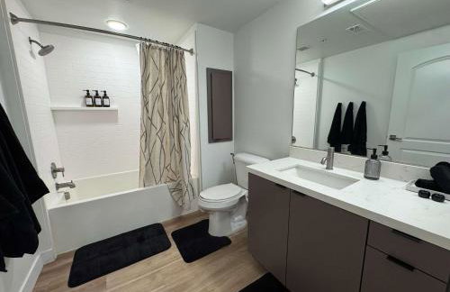 Stunning Haven with Pool Gym Parking Close to Disneyland - Foto 8