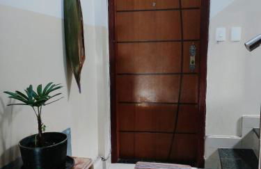 Dois quartos Cozinha completa Wi Fi Self check in com senha Central e perto de tudo a 4,4Km da Rodoviária e 15,4 km do Aeroporto Apartamentos 102 e 302 - Foto 6