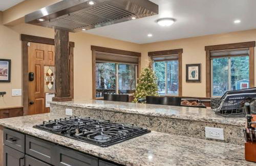 3BD with Hot Tub Two Minutes from King Beach - Foto 15