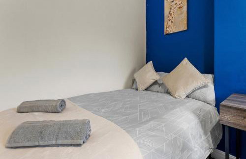 Manchester Contractor House - Fast WiFi - Sleeps 7! - Foto 10