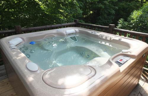 The Hillside Hideaway at Crystal Lake - Great Spa! - Foto 3