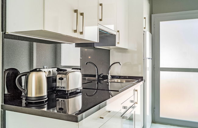 2 bedroom Apartment in Marbella with swimming pool and garden - Photo 4