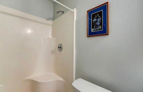 Chic Bentonville Home with Patio and Fire Pit! - Foto 13