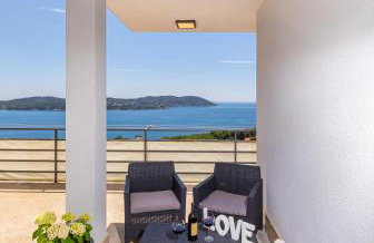 Apartmani D & J with Heated Pool & Stunning Sea View - Photo 119