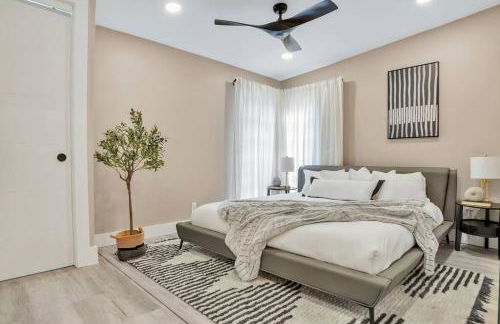 Stunning 2 Story Villa with Pool - Photo 20