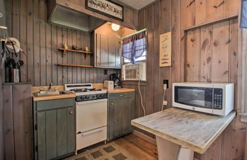 Pet-Friendly Lake Cabin Boat Rentals and Dock! - Photo 8