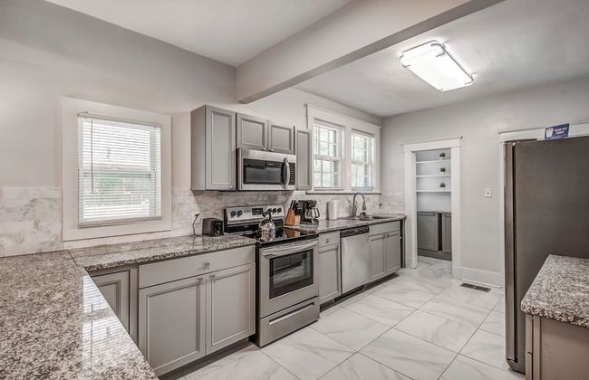 The Rolling Stone Near Downtown - Photo 11