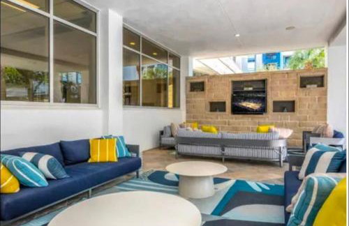 Luxury 1BR Resort Stay with WiFi, Pool, and Desk near Med Center and NRG - Foto 30