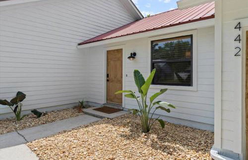 Spacious Home Near Beach, Large Yard, Game Room and Dog Friendly - Foto 5