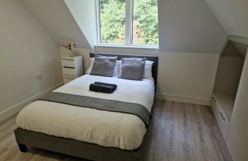 New! Modern Elegant 2-Bed Apartment, free parking - Photo 11