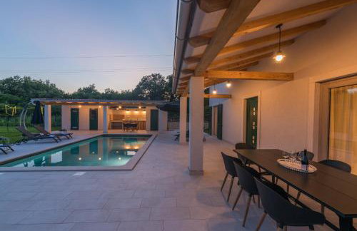 Villa Macan with Private Pool, Sauna & Garden - Photo 46