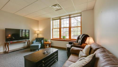 Pet-Friendly New Kensington Apt with Shared Perks - Foto 3