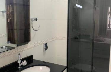 1103- Apartamento Encantador, amplo e decorado, mobiliario moderno, cozinha completa com utensílios , Excelente vista da cidade e localização privelegiada no bairro Bigorrilho - Photo 37
