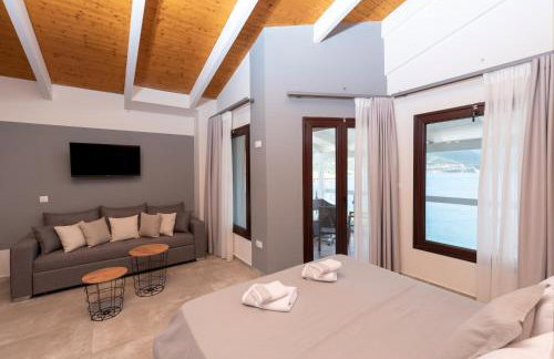 Trizonia Bay Hotel - Photo 45