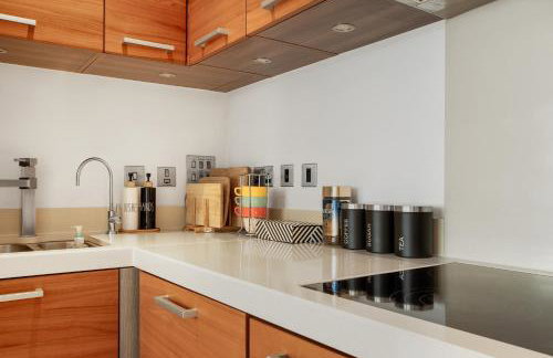 Contemporary Penthouse in Battersea Power Station - Photo 13
