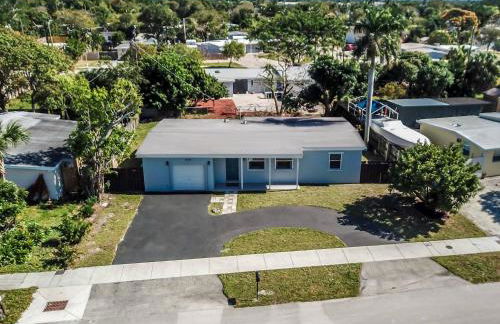 Totally Renovated Near Beach - Photo 26