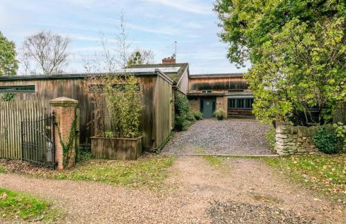 Stunning 6 Bedroom with Swimming Pool & Sauna! - Foto 91