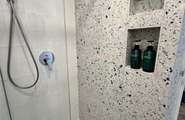 The garden house, separate entrance, free parking - Foto 12