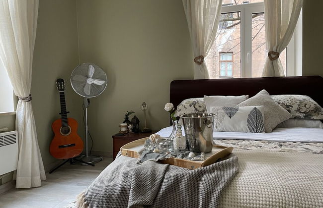 Cozy 1Br Apts with Yard and Parking - Photo 2