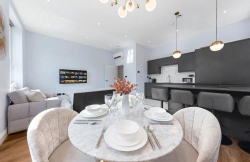 Two Modern Central London Apartments with AC Near Big Ben & Buckingham Palace - Photo 4