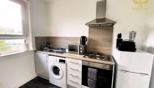 2-Bed Gourock Margaret St - Sleeps 4 - Contractors, Business & Relocations - Free Parking - Foto 5, stove, toaster