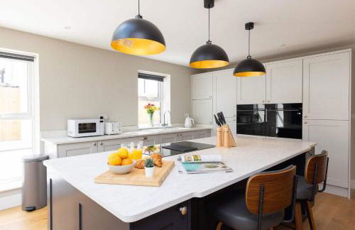 Modern 5-Bedroom Retreat Nr Coast - Foto 1