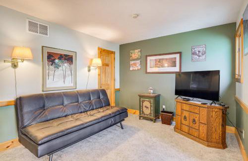 Near Beach Access Torch Lake Cabin Retreat! - Foto 17