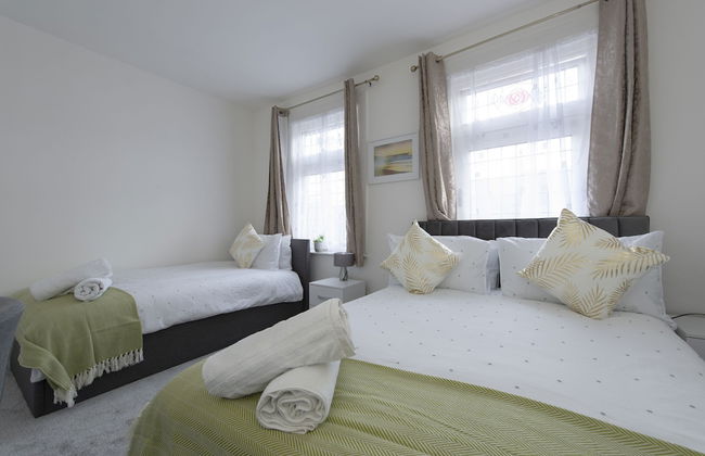 Fortified Three Bedroom Home - Foto 9