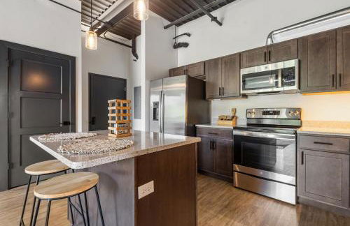 NEW 1BR Luxury Condo Private Balcony 303 - Foto 16