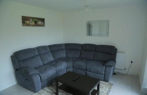 Beautiful New family home - Photo 3