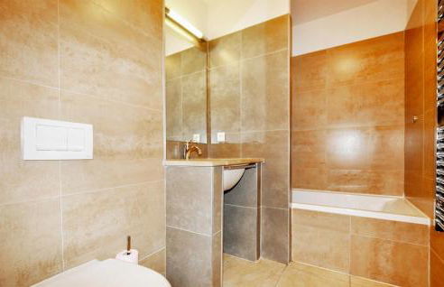 2 Bedroom Awesome Home In Saint-Laurent-De-La-Ca - Foto 23