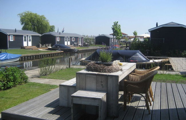 Cozy Holiday Home With Terrace - Photo 9